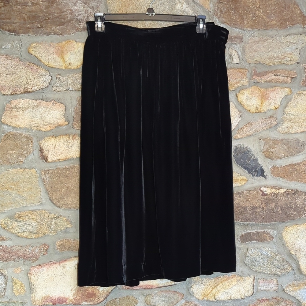 Evan Picone Vintage Black Velvet Full Midi Skirt